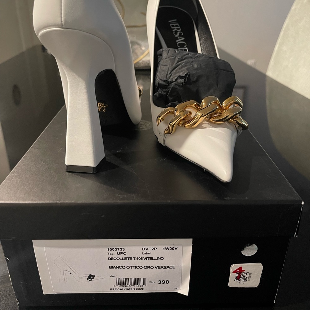 Versace gold chain heels - Picture 9 of 10